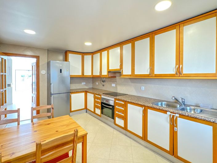 Image No.12-5 Bed Townhouse for sale