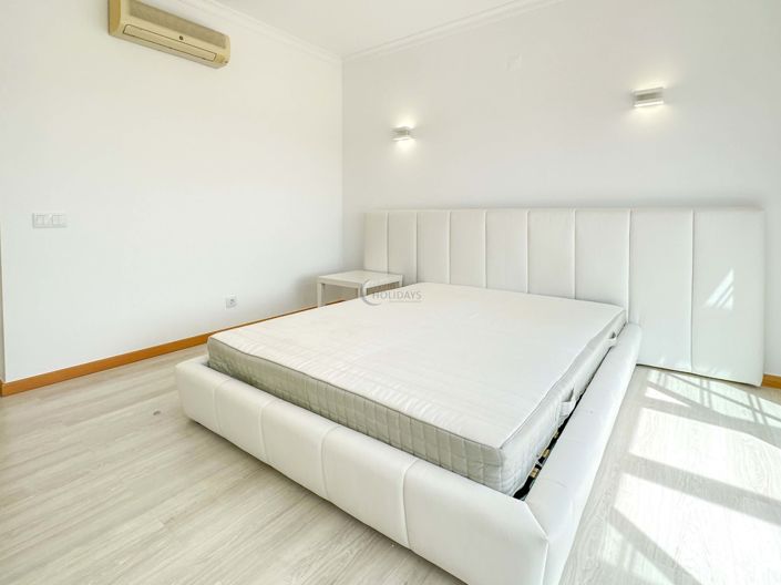 Image No.15-5 Bed Townhouse for sale