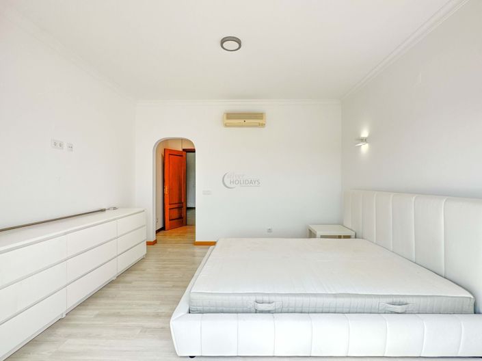 Image No.16-5 Bed Townhouse for sale