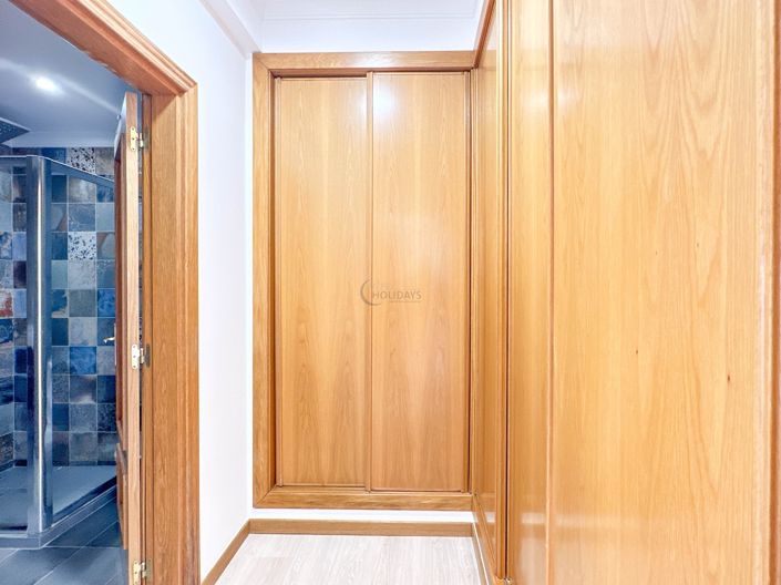 Image No.18-5 Bed Townhouse for sale