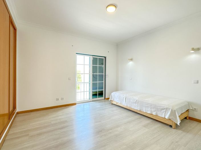 Image No.21-5 Bed Townhouse for sale