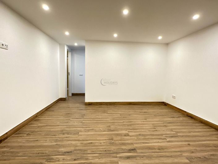 Image No.26-5 Bed Townhouse for sale