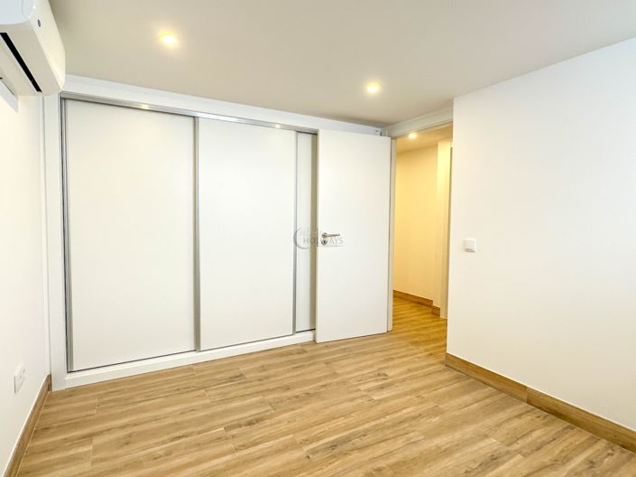 Image No.28-5 Bed Townhouse for sale