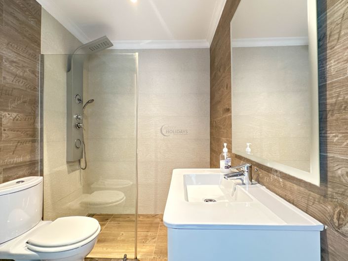 Image No.30-5 Bed Townhouse for sale