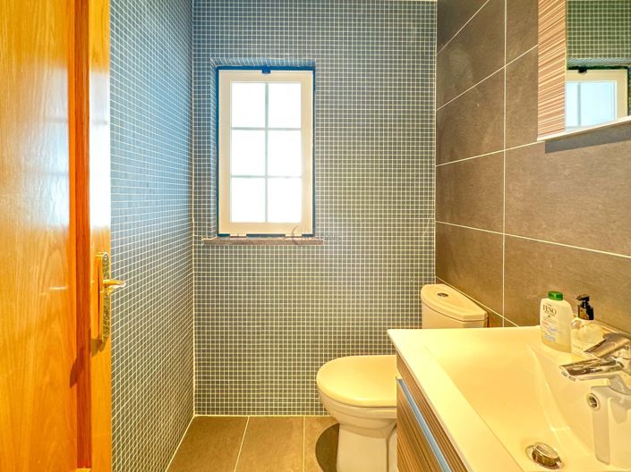 Image No.33-5 Bed Townhouse for sale