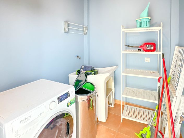 Image No.37-5 Bed Townhouse for sale