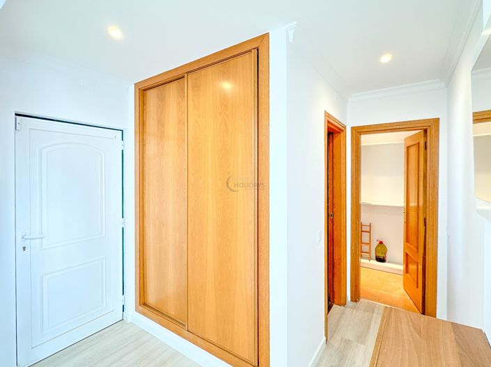 Image No.7-5 Bed Townhouse for sale