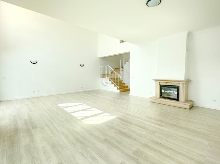 Image No.8-5 Bed Townhouse for sale