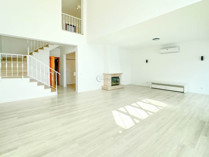 Image No.9-5 Bed Townhouse for sale