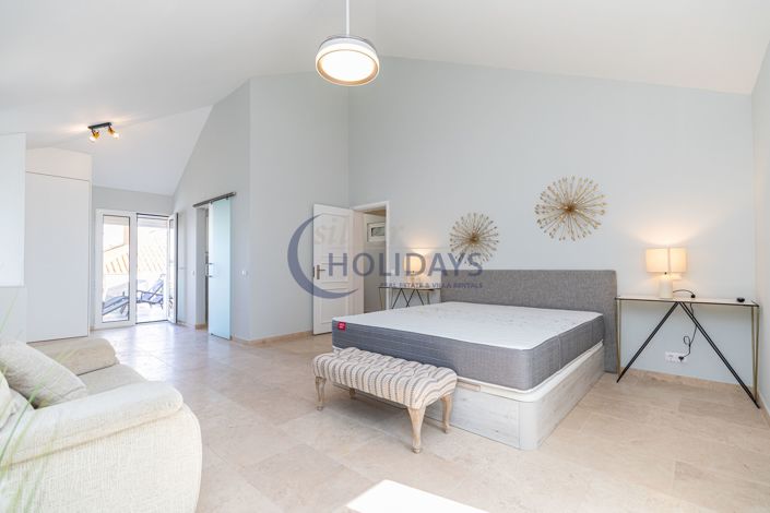 Image No.20-4 Bed Apartment for sale