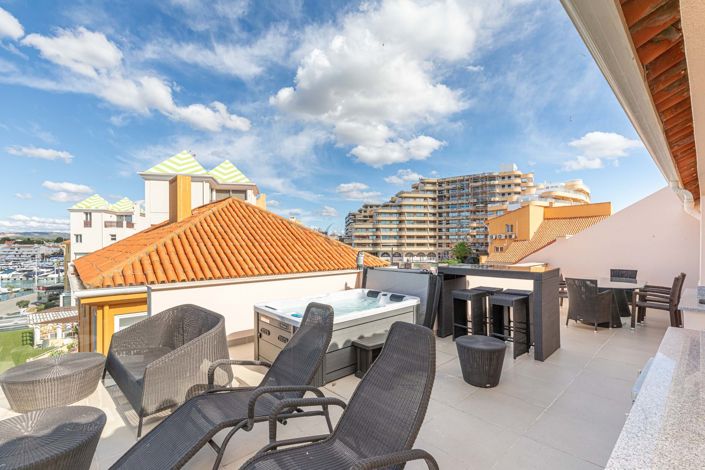 Image No.29-4 Bed Apartment for sale