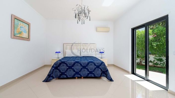 Image No.10-4 Bed Villa for sale