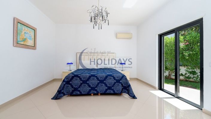 Image No.10-4 Bed Villa for sale