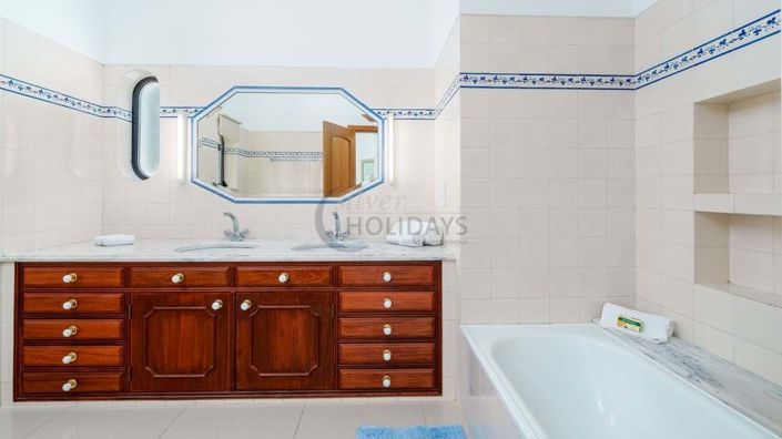 Image No.12-4 Bed Villa for sale