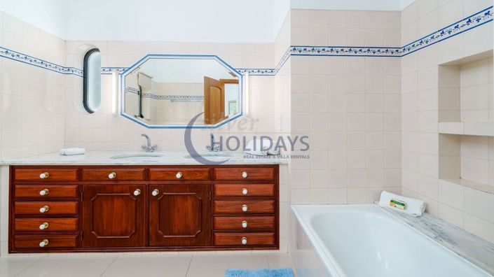 Image No.12-4 Bed Villa for sale