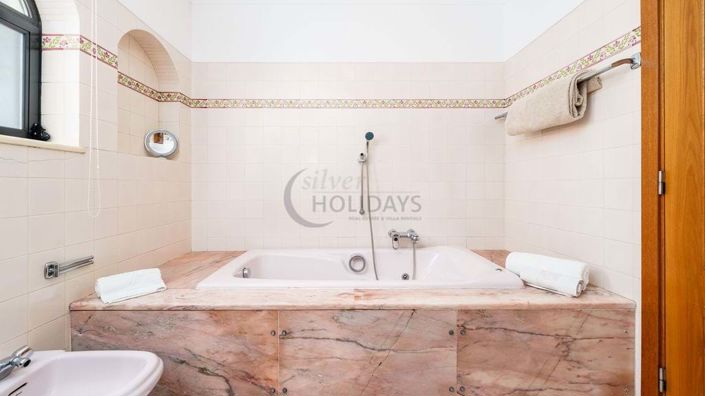 Image No.21-4 Bed Villa for sale