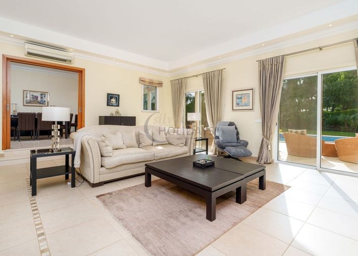 Image No.2-4 Bed Villa for sale