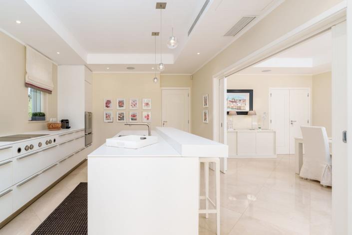 Image No.10-4 Bed Villa / Detached for sale