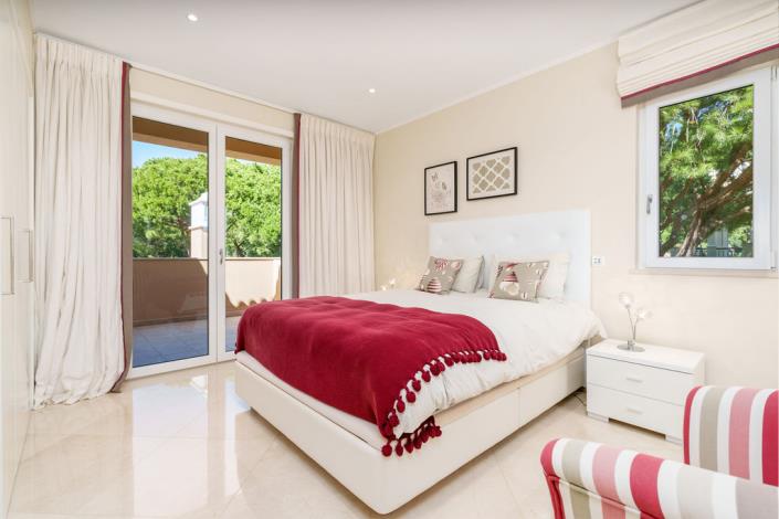 Image No.15-4 Bed Villa / Detached for sale