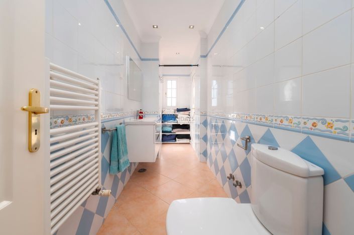 Image No.19-4 Bed Villa for sale