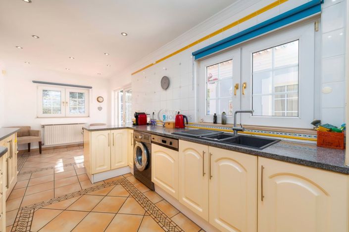 Image No.28-4 Bed Villa for sale