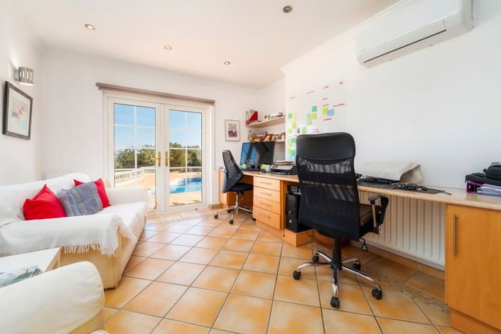 Image No.9-4 Bed Villa for sale