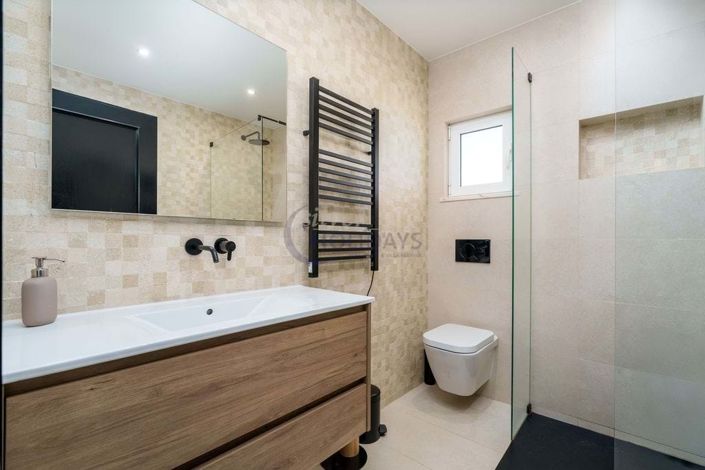 Image No.9-3 Bed Villa for sale