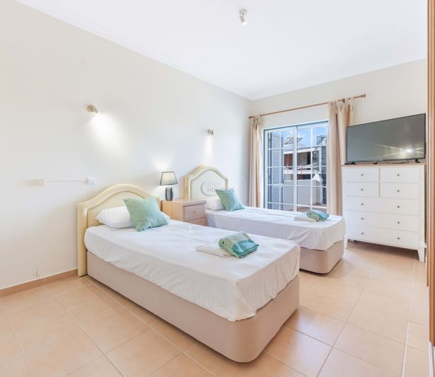 Image No.12-4 Bed Townhouse for sale