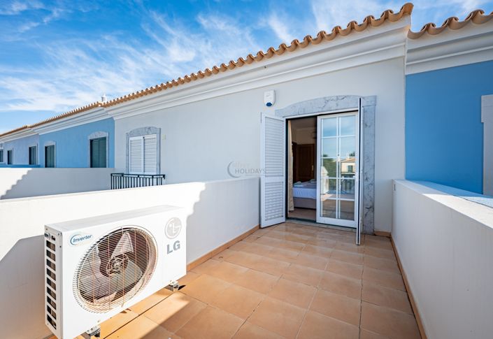 Image No.13-4 Bed Townhouse for sale