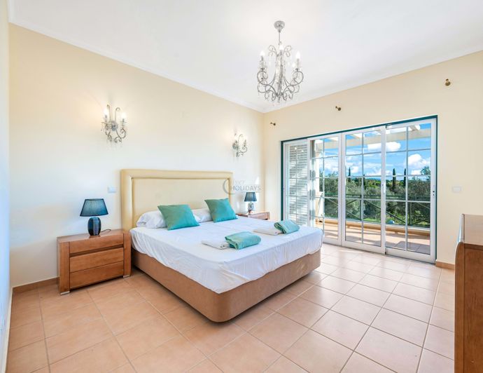 Image No.16-4 Bed Townhouse for sale