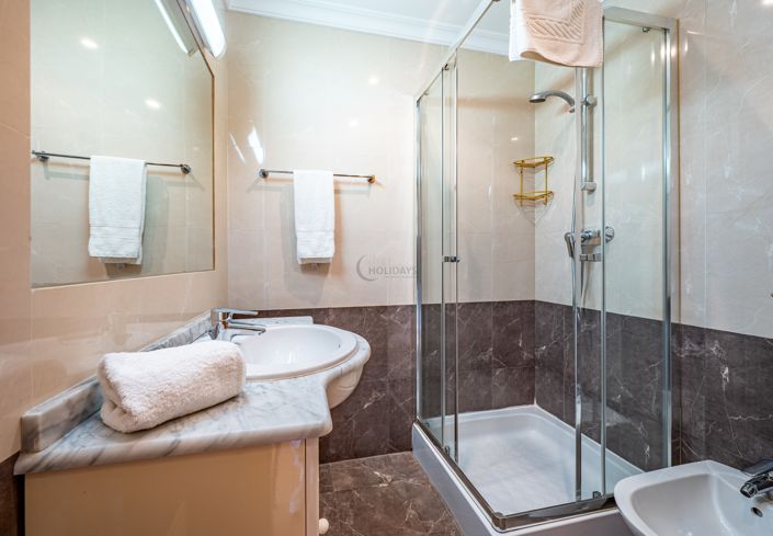 Image No.19-4 Bed Townhouse for sale