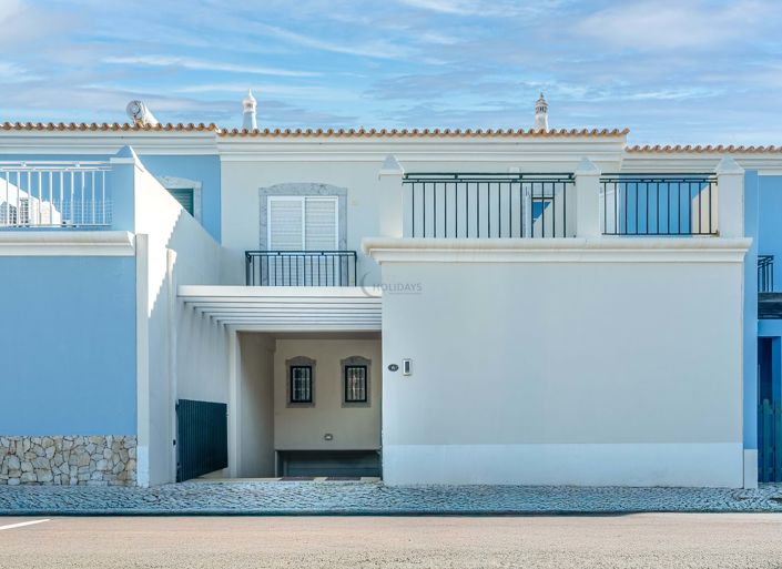 Image No.20-4 Bed Townhouse for sale