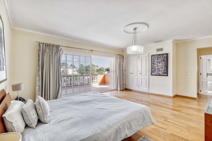 Image No.10-3 Bed Villa for sale