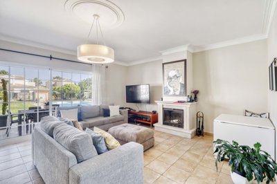 282-663174-80e8cfda10698c2ac701aa56bff6710744