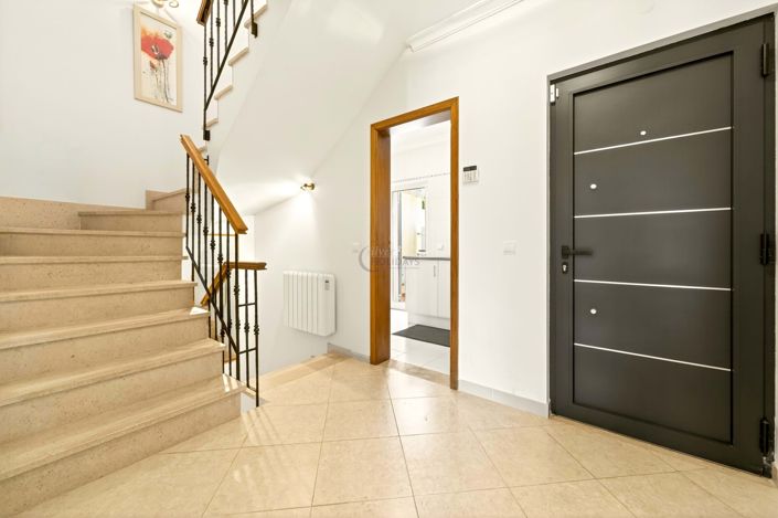 Image No.11-4 Bed Townhouse for sale