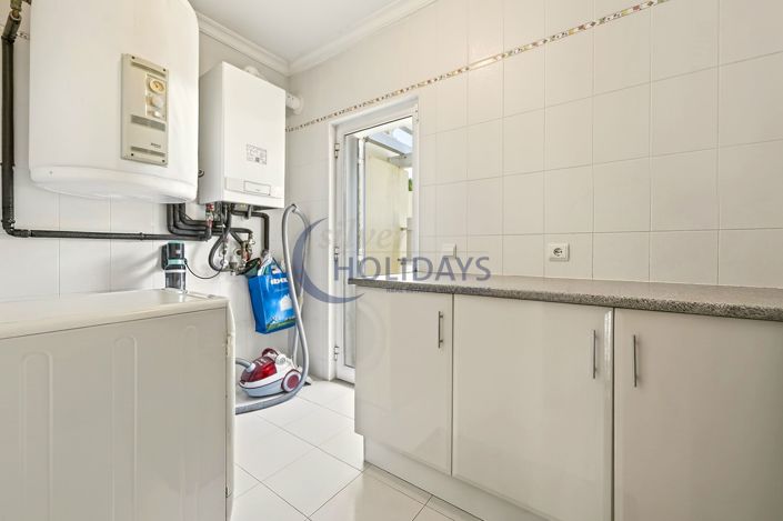 Image No.12-4 Bed Townhouse for sale