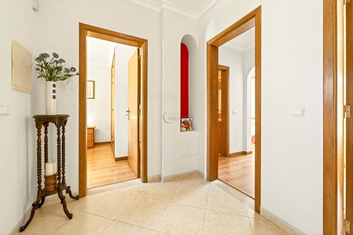 Image No.18-4 Bed Townhouse for sale