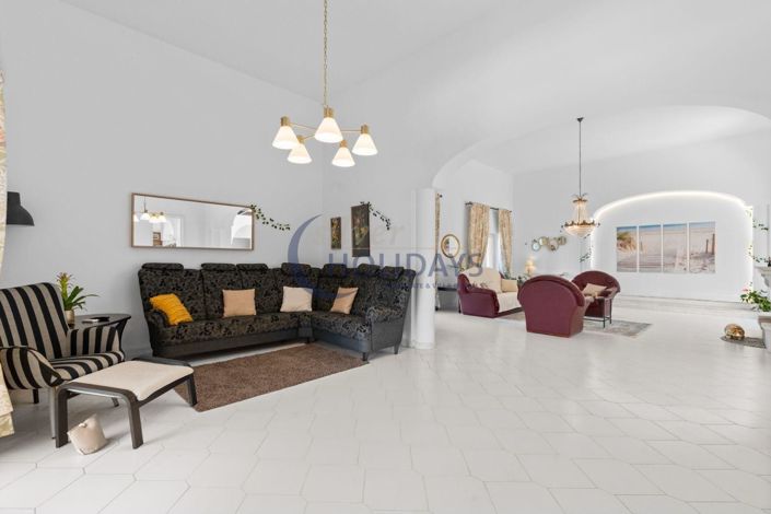 Image No.9-6 Bed Villa for sale