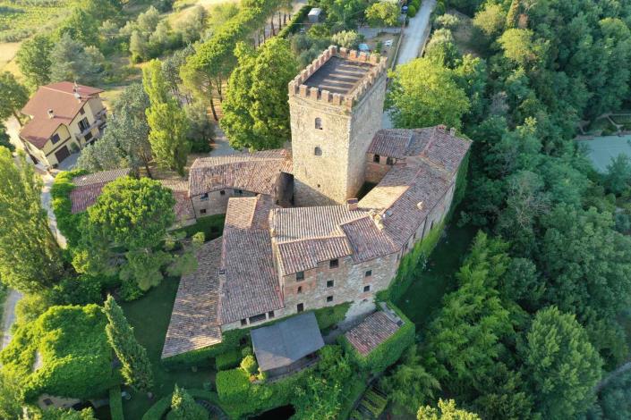 Image No.9-13 Bed Chateaux for sale