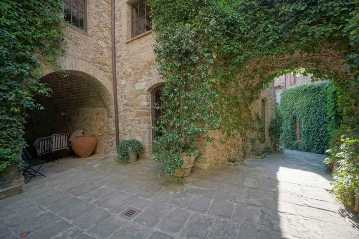 Image No.27-13 Bed Chateaux for sale