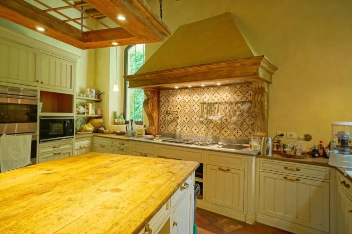 Image No.34-13 Bed Chateaux for sale