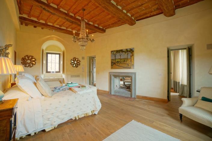 Image No.39-13 Bed Chateaux for sale