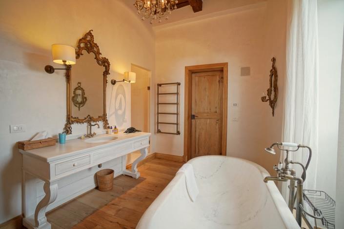 Image No.41-13 Bed Chateaux for sale