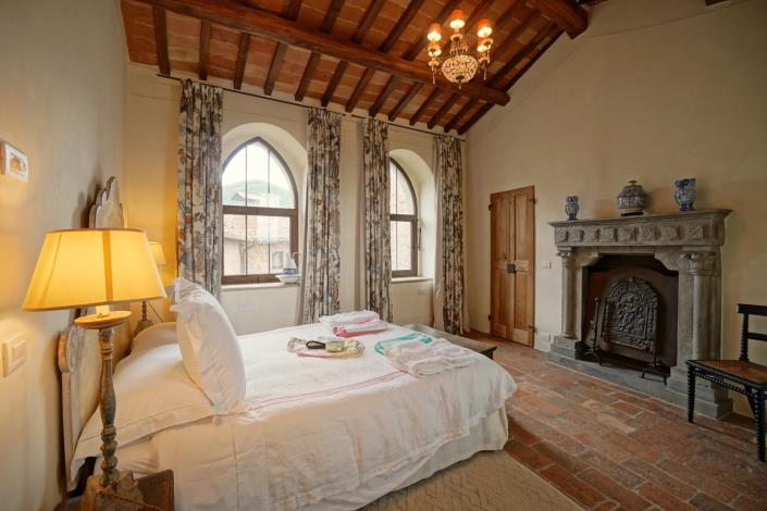 Image No.45-13 Bed Chateaux for sale