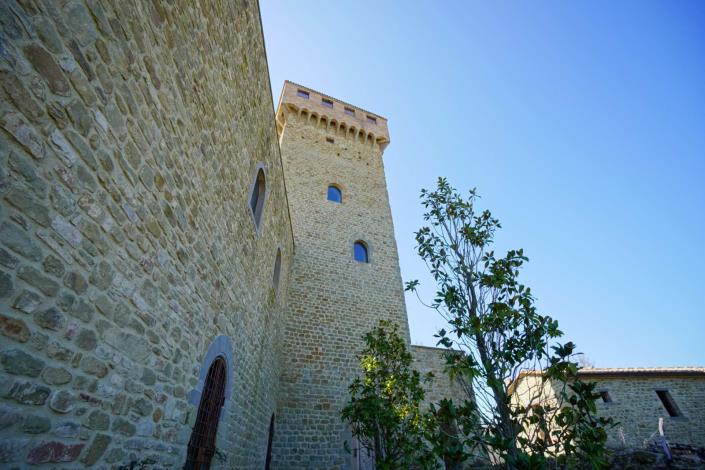 Image No.8-7 Bed Chateaux for sale