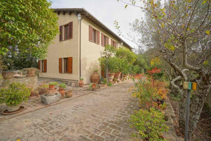 Image No.11-6 Bed Farmhouse for sale