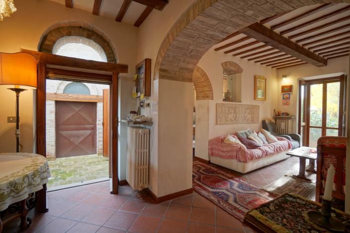 Image No.29-6 Bed Farmhouse for sale