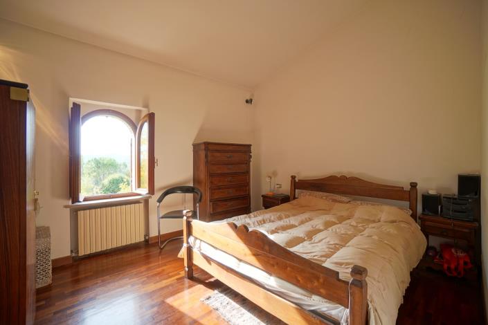 Image No.33-6 Bed Farmhouse for sale