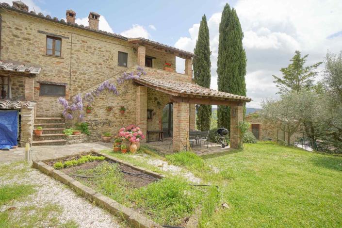 Image No.1-3 Bed Farmhouse for sale