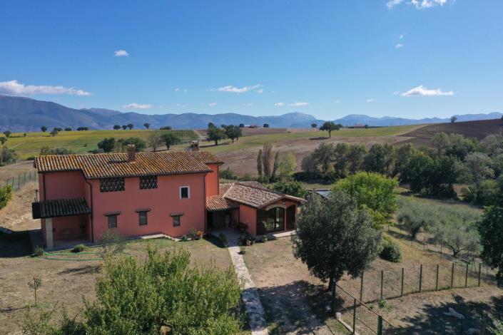 Image No.1-4 Bed Country House for sale